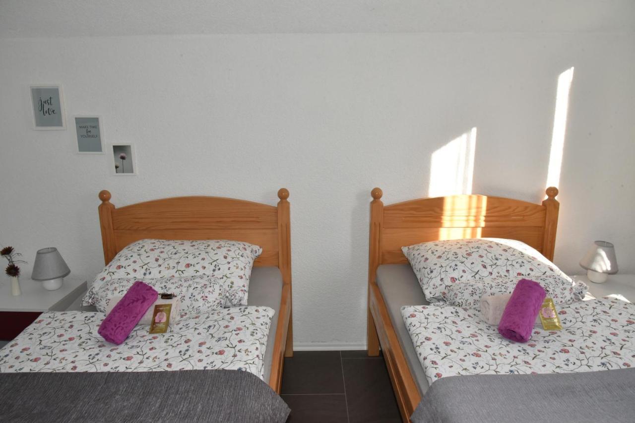 Apartment Bobic Licko Petrovo Selo Exterior foto