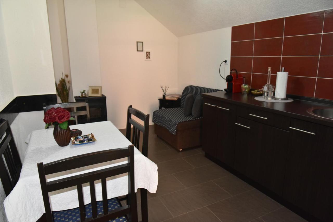 Apartment Bobic Licko Petrovo Selo Exterior foto